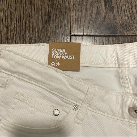 H&M Slight Distressed White Jeans - Picture 4 of 7